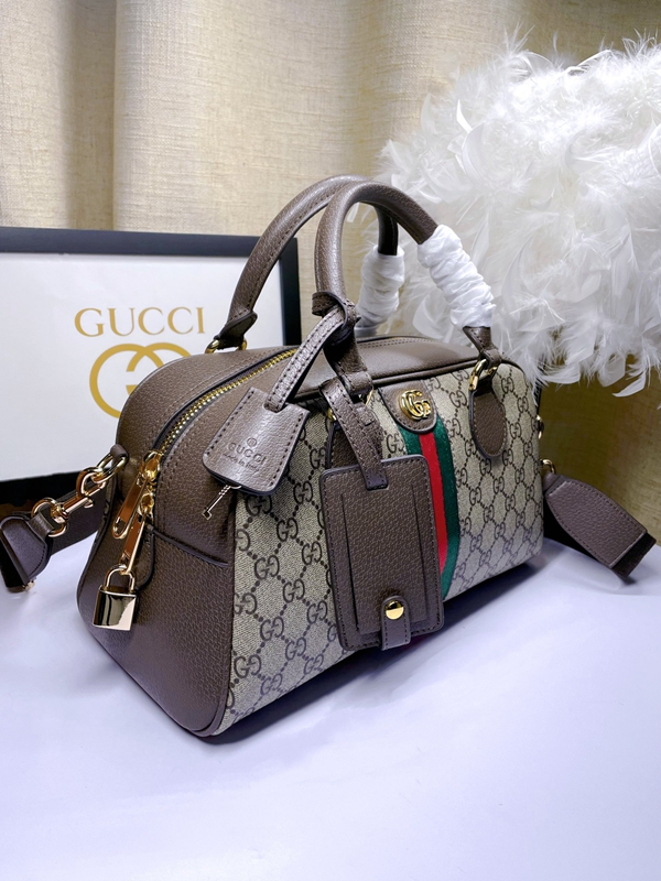 激安グッチバッグコピー背面デザイン